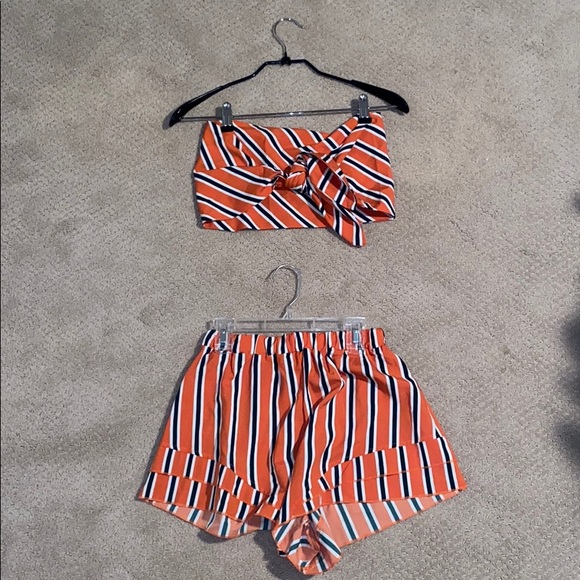 Set - Picture 2 of 4